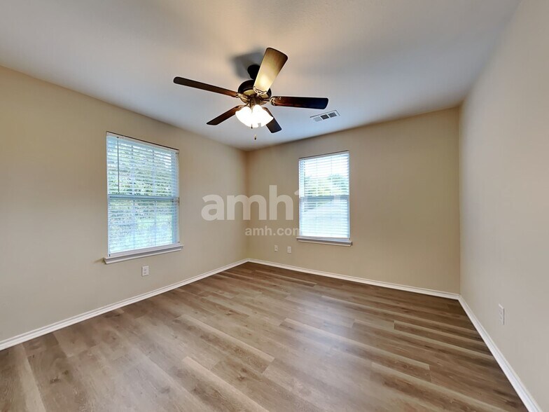 Building Photo - 587 Lentisco Dr