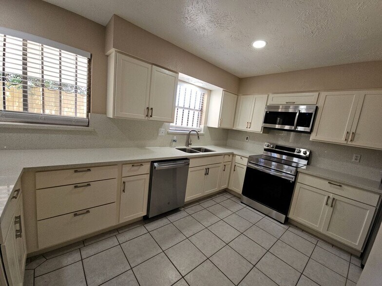 Building Photo - 1310 Goswell Ln