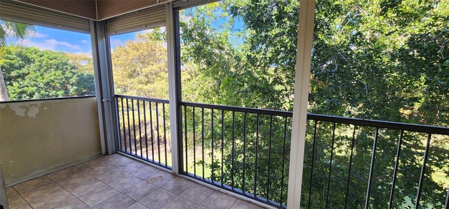 Building Photo - 4168 Inverrary Dr