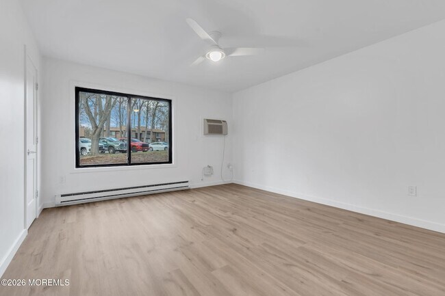 Building Photo - 42 Lexington Ct