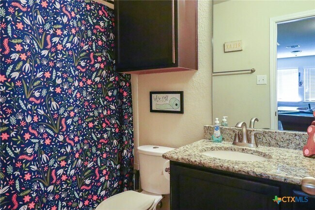 Building Photo - 802 Valentino Dr