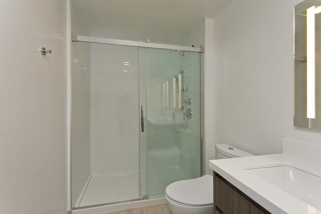 Building Photo - 1515 Liona St