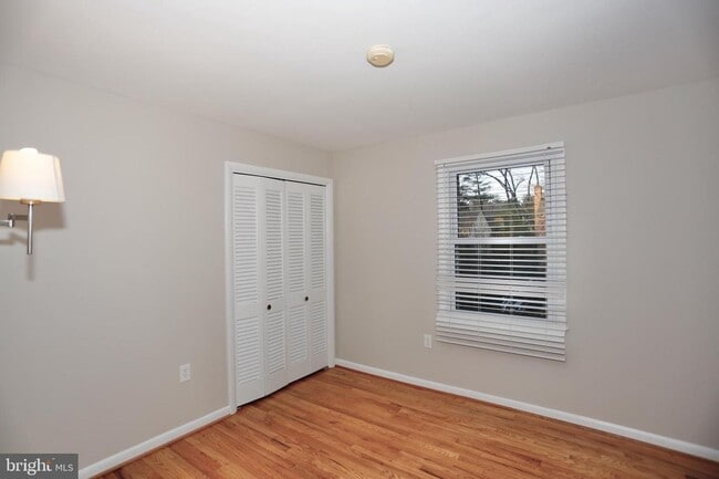 Building Photo - Wonderfull move-in ready property in a great Bethesda location