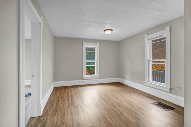 Building Photo - 1120 1/2 Washington St