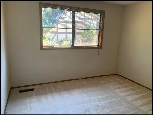 Building Photo - 2428 Ptarmigan St NW