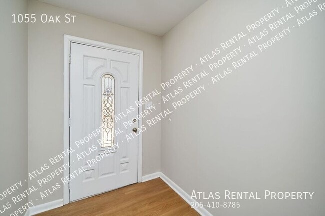 Building Photo - 1055 Oak St