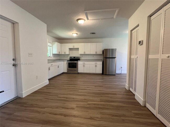 Building Photo - 1347 NE 111th St