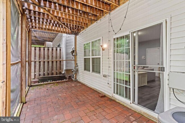 Building Photo - 2651 Glenriver Way