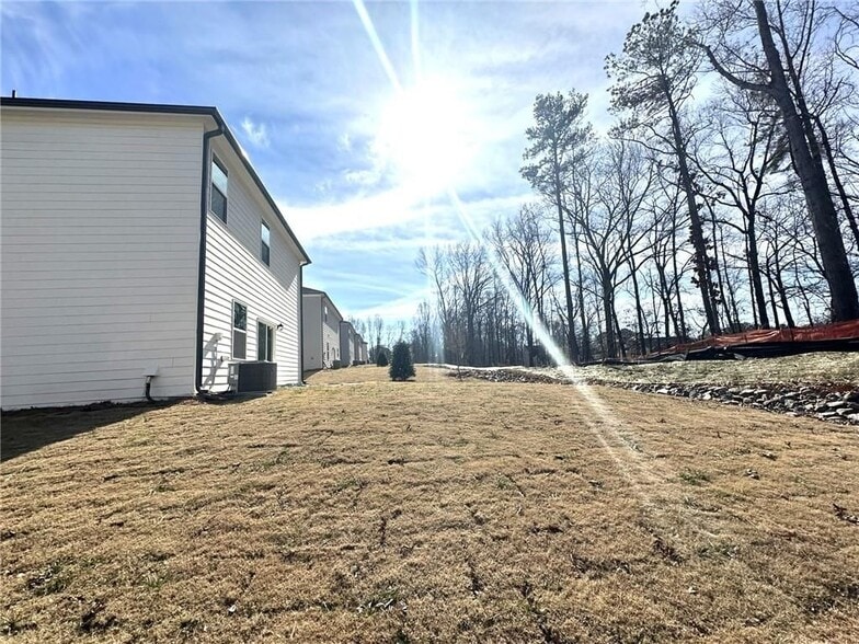 Building Photo - 472 Madison Lakeview Dr