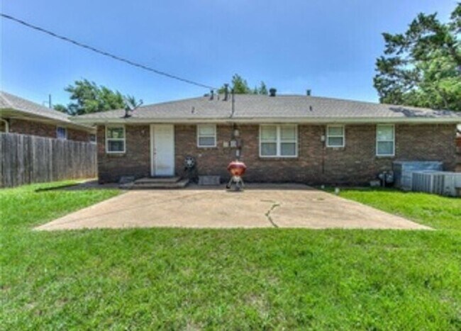Building Photo - 3 Bed 1.5 Bath 2 Car Garage -Casady Hills ...