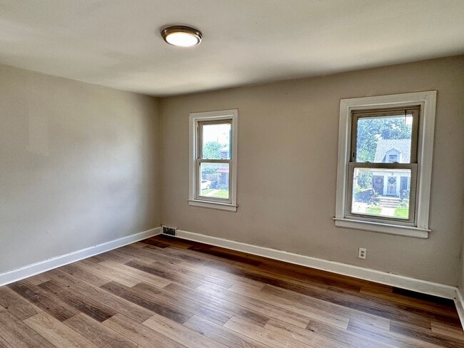 Building Photo - LARGE WESTSIDE FULLY REHABBED HOME -  3 be...