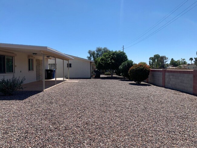 Building Photo - Beautifully Updated  2 Bed - 2 Bath Home in 55 Plus Community in Sunland Village - Mesa, AZ