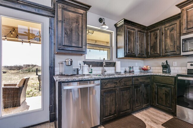 Building Photo - COMING APRIL 2026 - Beautiful Home in Buffalo Heights!