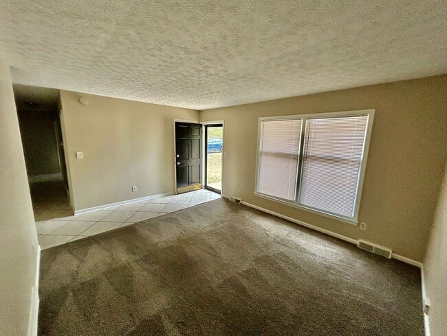 Building Photo - Move in now and pay NO RENT for the rest o...