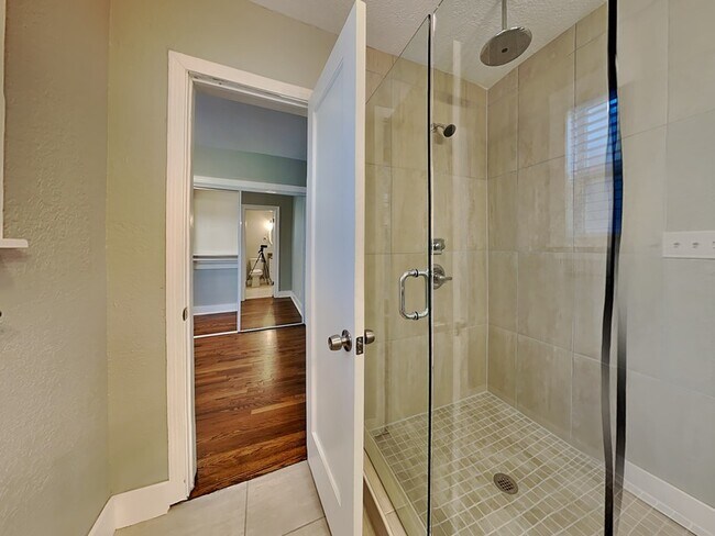 Building Photo - 1921 NW 38th St