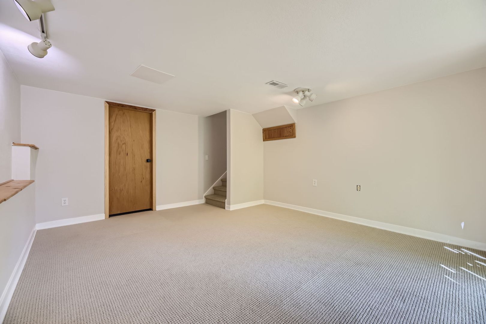 Building Photo - 7516 Dawn Dr