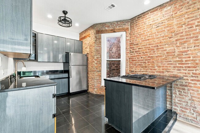 Building Photo - 3619 S Giles Ave