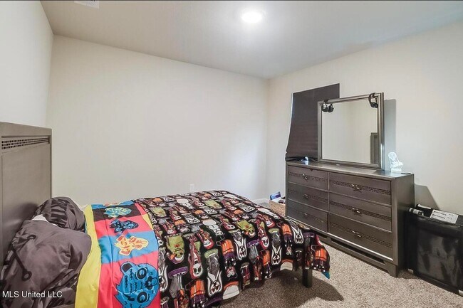 Building Photo - 2520 Esplanade St