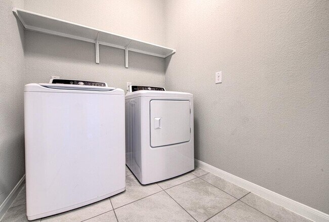 Building Photo - 6705 Loretta White Ln