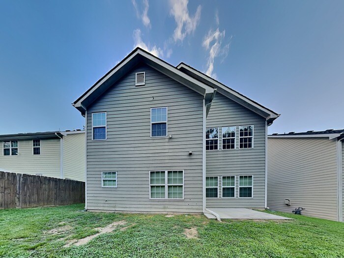 Building Photo - 2551 Freemont St