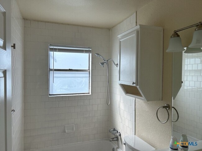 Building Photo - 1208 Ridgemont Dr