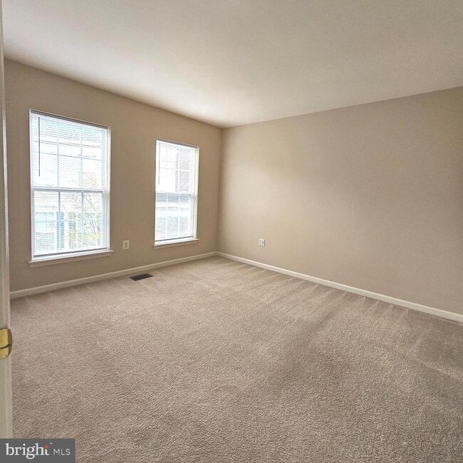 Building Photo - 5098 English Terrace