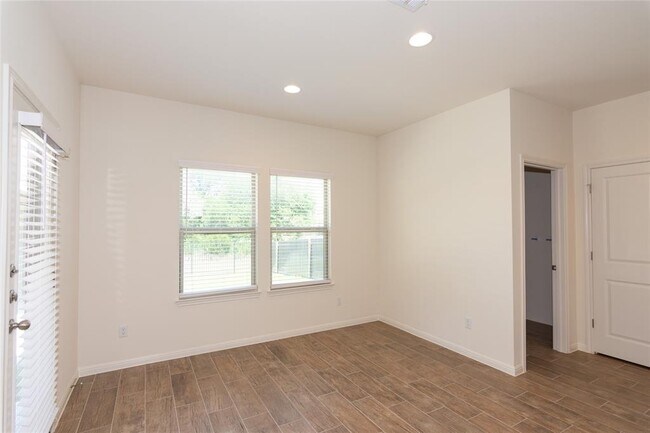 Building Photo - 1732 Lakota Ln