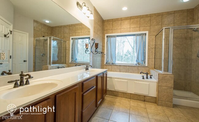 Building Photo - 3 br, 2 bath House - 1023 Skyline Dr UNIT