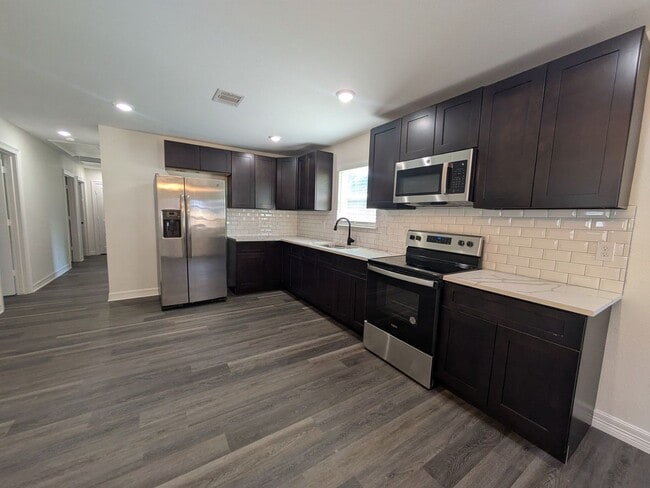 Building Photo - 1230 Ranier