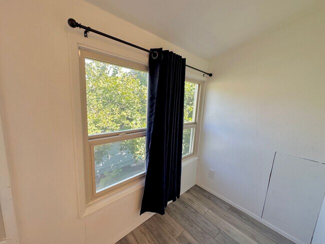 Building Photo - Remodeled Downtown Ellensburg Home