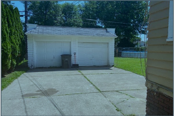 Garage - 4370 Eastway St