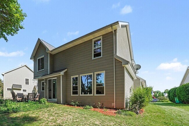 Building Photo - 3382 Hampstead Ct
