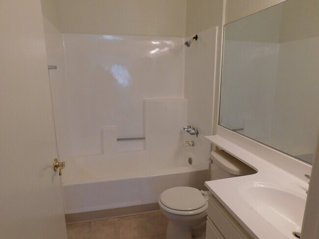 Building Photo - 10241 Commerce Ave