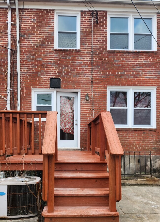 Building Photo - 1352 Walker Ave