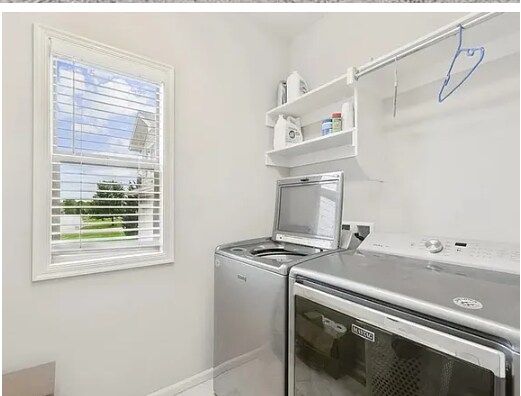 Building Photo - 1301 NE Country Ln