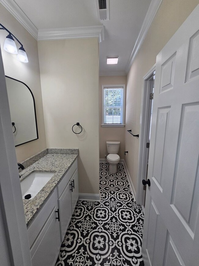 Building Photo - 1009 Rountree Ave SE