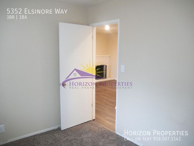 Building Photo - 3 Bed 1 Bath 1,006 sqft Duplex in Fair Oaks