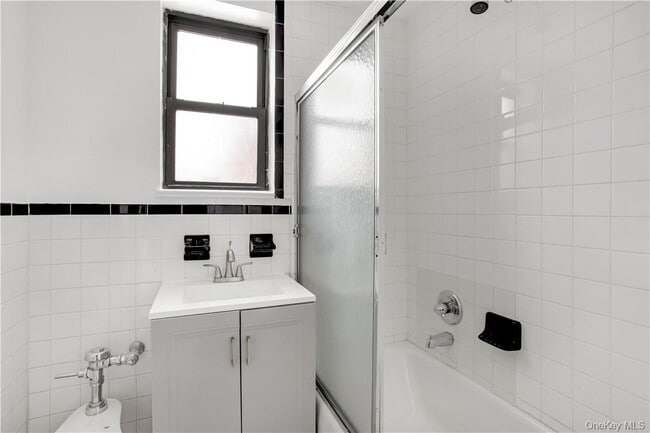 Building Photo - 254 Martine Ave