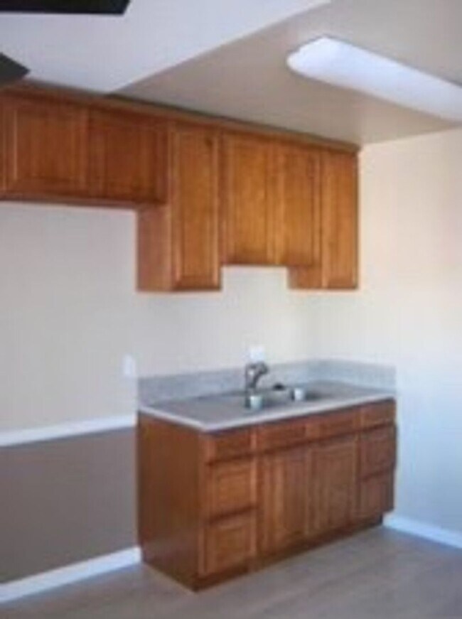 Building Photo - 2046 S Mountain View Ave