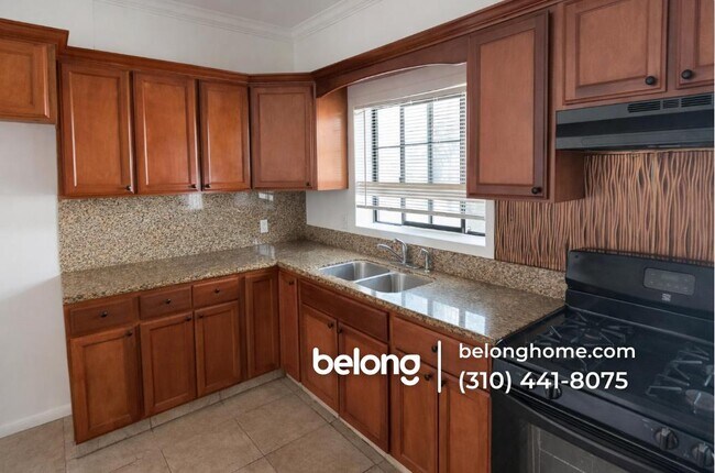 Building Photo - 1700 W 43rd St