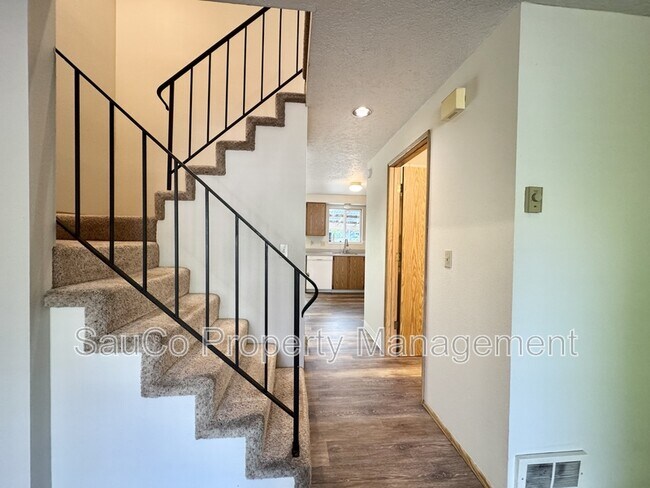 Building Photo - 2738 SE 62nd Ave