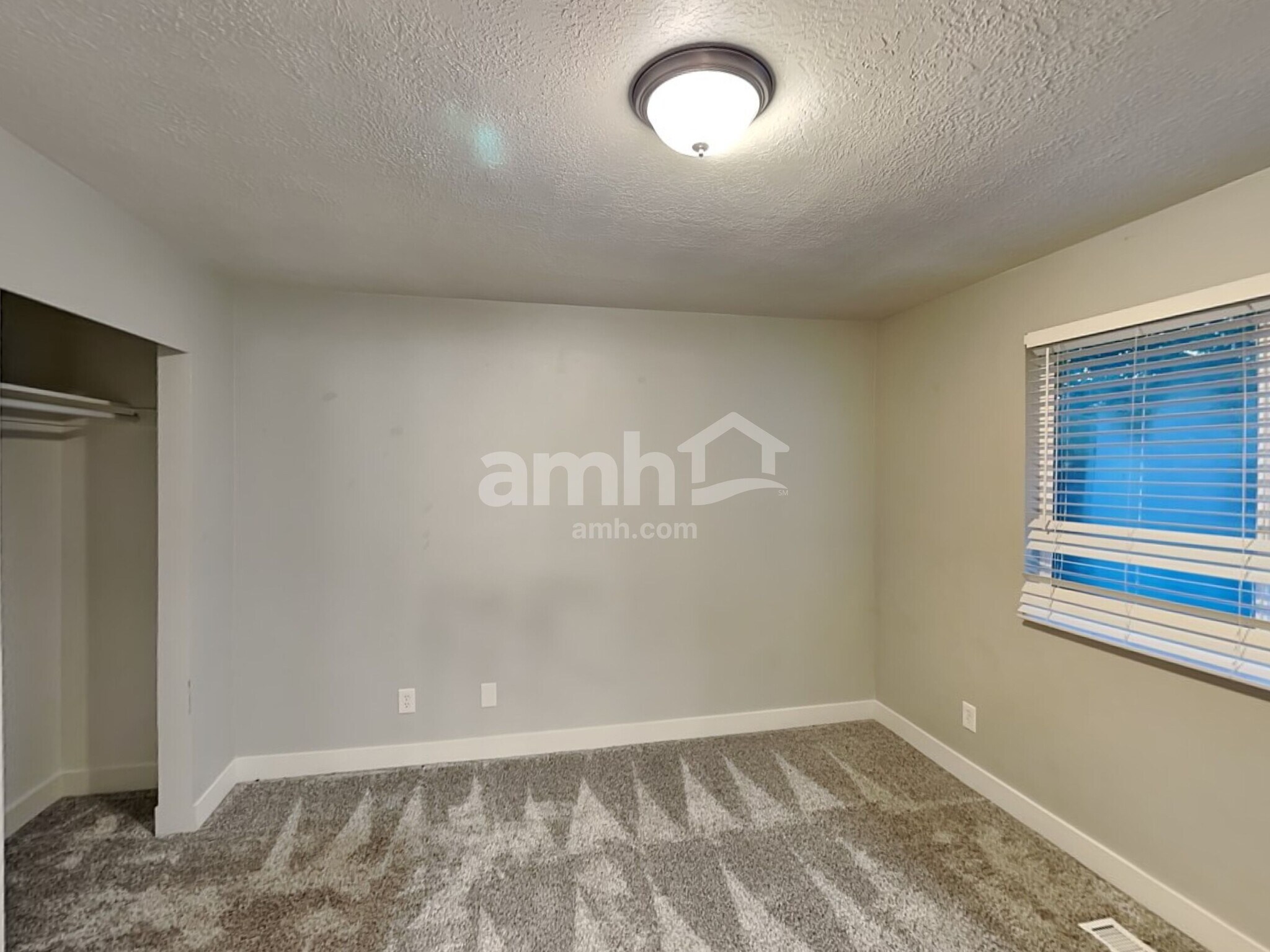 Building Photo - 86 N 360 W