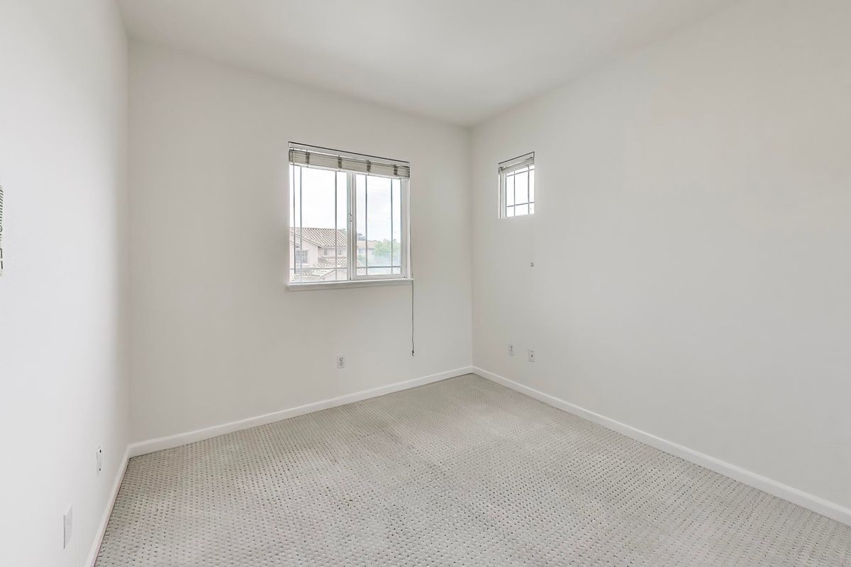 Building Photo - 7 Cymbidium Cir