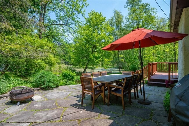 Building Photo - Stunning Updated Home with Private Pond Views in Chappaqua