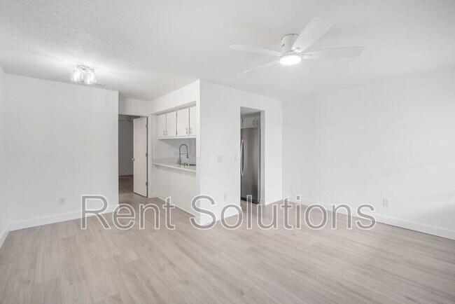 Building Photo - 4928 W Gandy Blvd