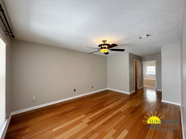 Building Photo - Lakefront home with Enclosed pool centered between Eglin and Hurlburt