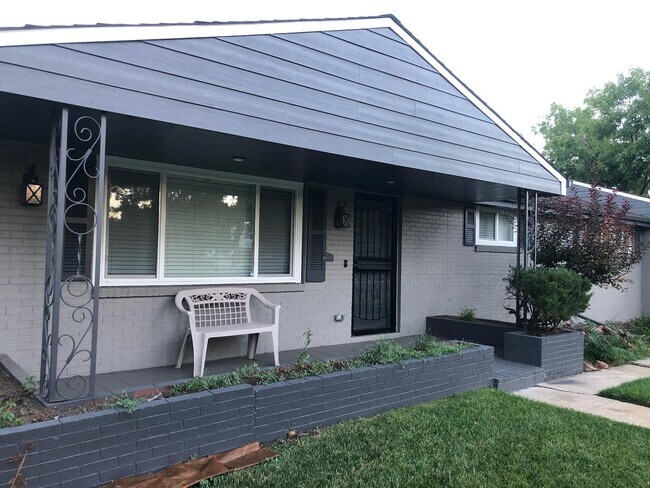 Building Photo - 8471 Circle Dr