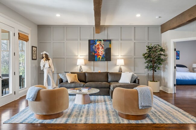 Building Photo - 594 Lake Haven Dr