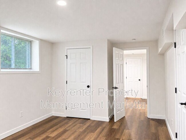 Building Photo - 1138 Gerald Pl SW