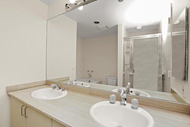 Double sink, tub and separate shower in main bedroom ensuite. - 50 E Hartsdale Ave